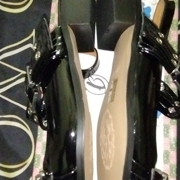 Chic Black Buckled Flats for Women - Picture 5 of 10